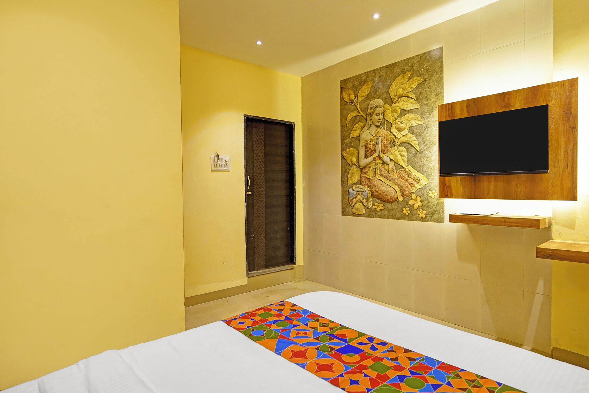 Egyptian cotton sheets, premium bedding, in-room safe, free WiFi