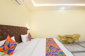 Egyptian cotton sheets, premium bedding, in-room safe, free WiFi
