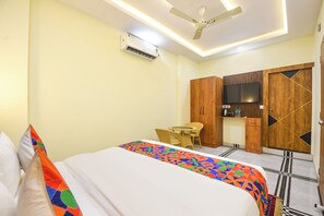 Egyptian cotton sheets, premium bedding, in-room safe, free WiFi - Fabhotel Rubicon (Faridabad)