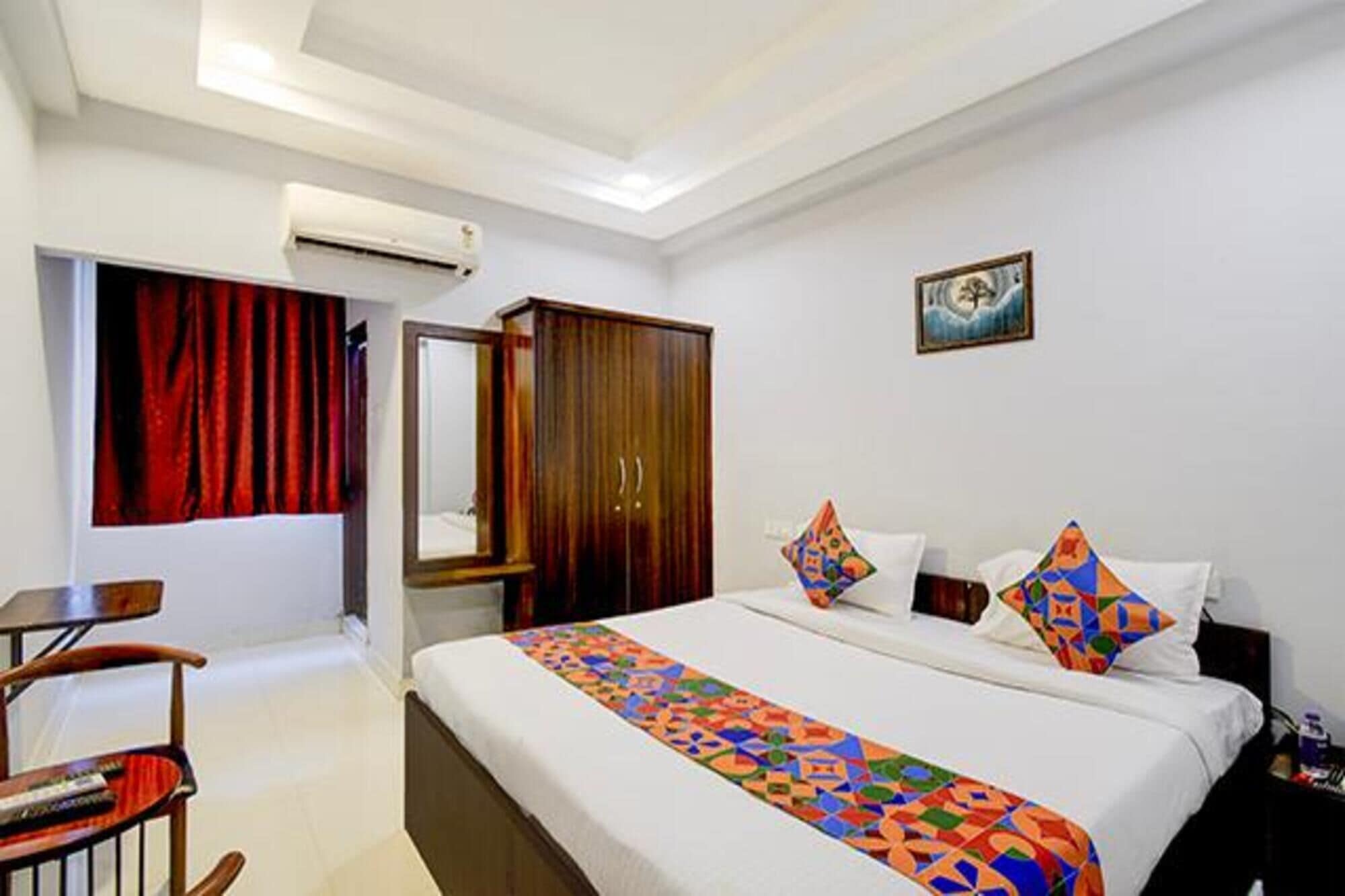 Egyptian cotton sheets, premium bedding, in-room safe, free WiFi