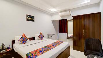 Egyptian cotton sheets, premium bedding, in-room safe, free WiFi