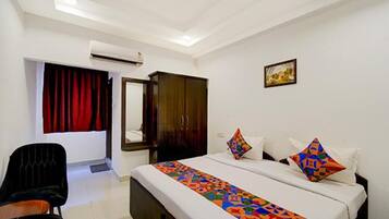 Egyptian cotton sheets, premium bedding, in-room safe, free WiFi