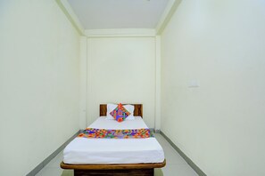 Egyptian cotton sheets, premium bedding, in-room safe, free WiFi - Fabhotel Yash Stay Inn (Bhopal)
