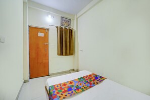 Egyptian cotton sheets, premium bedding, in-room safe, free WiFi - Fabhotel Yash Stay Inn (Bhopal)