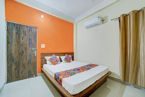 Egyptian cotton sheets, premium bedding, in-room safe, free WiFi - Fabhotel Yash Stay Inn (Bhopal)