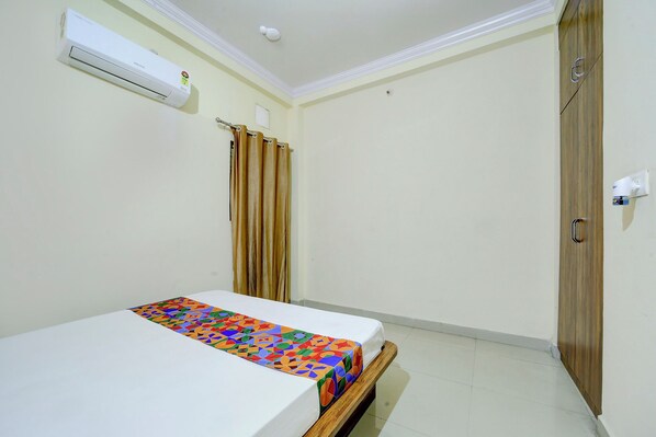 Egyptian cotton sheets, premium bedding, in-room safe, free WiFi - Fabhotel Yash Stay Inn (Bhopal)