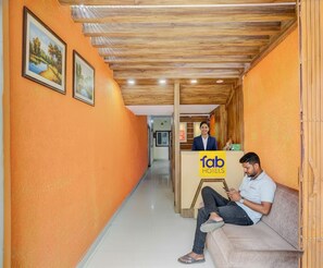 Reception - Fabhotel Yash Stay Inn (Bhopal)