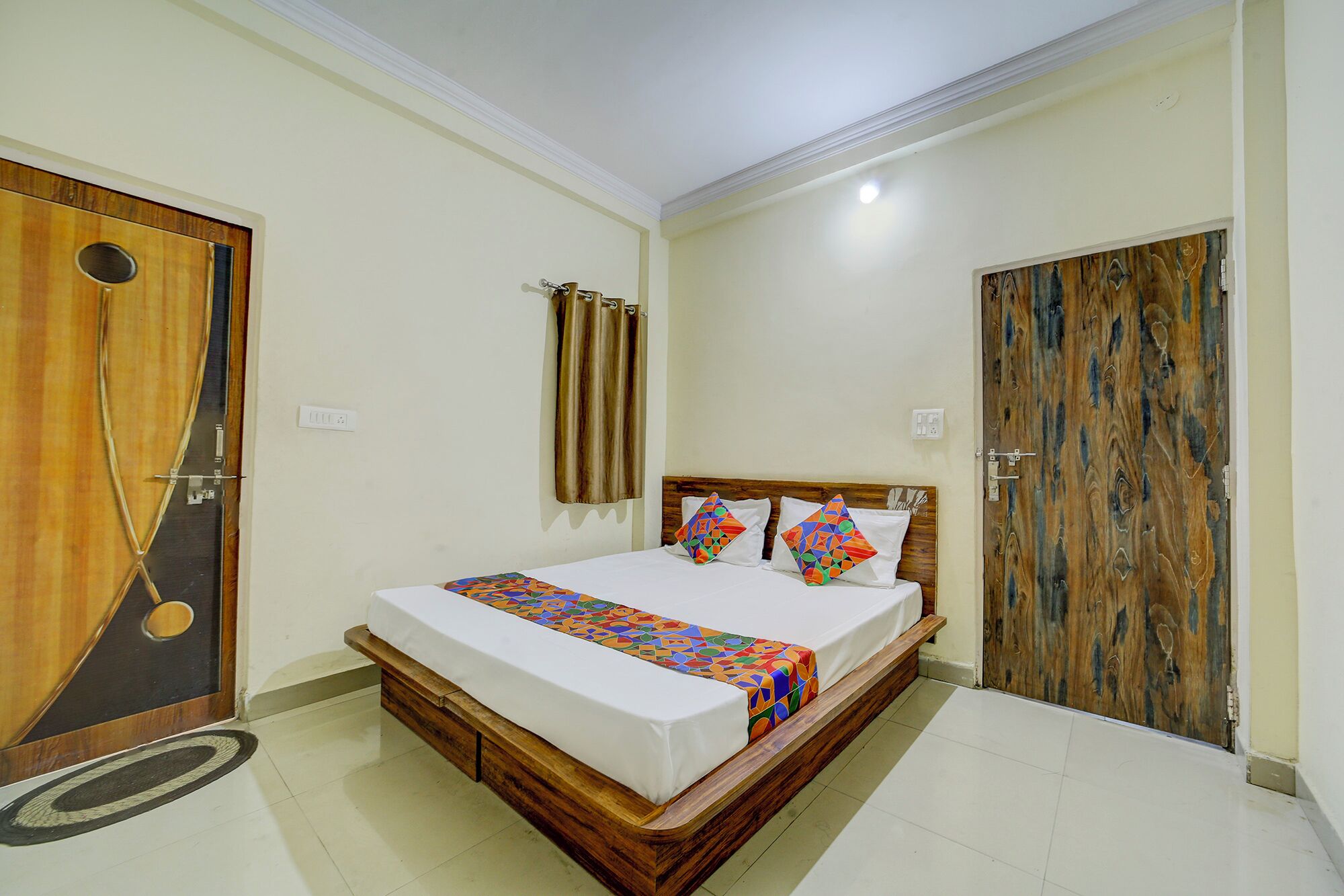 Egyptian cotton sheets, premium bedding, in-room safe, free WiFi