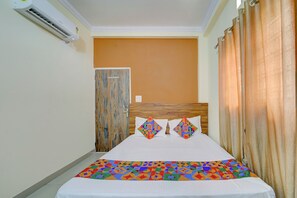 Deluxe Room | Egyptian cotton sheets, premium bedding, in-room safe, free WiFi - Fabhotel Yash Stay Inn (Bhopal)