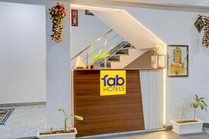Reception - Fabhotel Kashi (Varanasi)