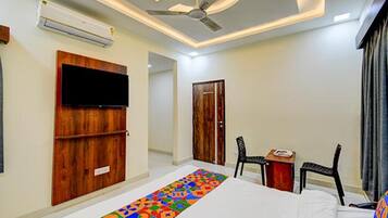 Egyptian cotton sheets, premium bedding, in-room safe, free WiFi