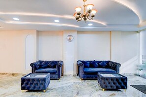 Área de estar no saguão