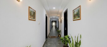Fabhotel High Rise Near Airport