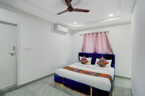 Deluxe Room | Egyptian cotton sheets, premium bedding, in-room safe, free WiFi