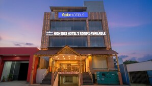 A building with a sign indicating 'fabHOTELS' and 'HIGH RISE HOTEL'S ROOMS AVAILABLE'. - Fabhotel High Rise Near Airport (Hyderabad)
