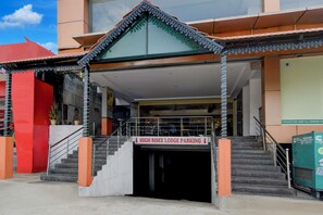 Property entrance - Fabhotel High Rise Near Airport (Hyderabad)