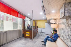 Reception - Fabhotel Heritage Residency (New Delhi)