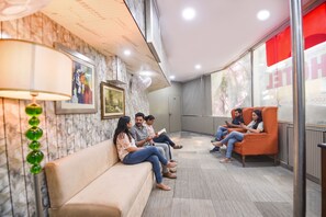 Lobby sitting area - Fabhotel Heritage Residency (New Delhi)