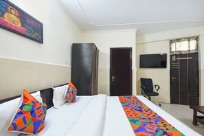 Egyptian cotton sheets, premium bedding, in-room safe, free WiFi - Fabhotel Shiv Palace (New Delhi)