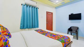 Egyptian cotton sheets, premium bedding, in-room safe, free WiFi