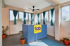 ฝ่ายต้อนรับ