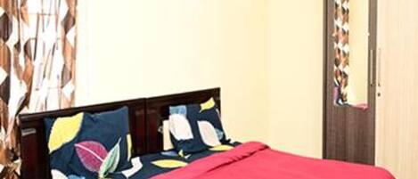 Egyptian cotton sheets, premium bedding, free WiFi, bed sheets