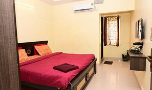 Egyptian cotton sheets, premium bedding, free WiFi, bed sheets