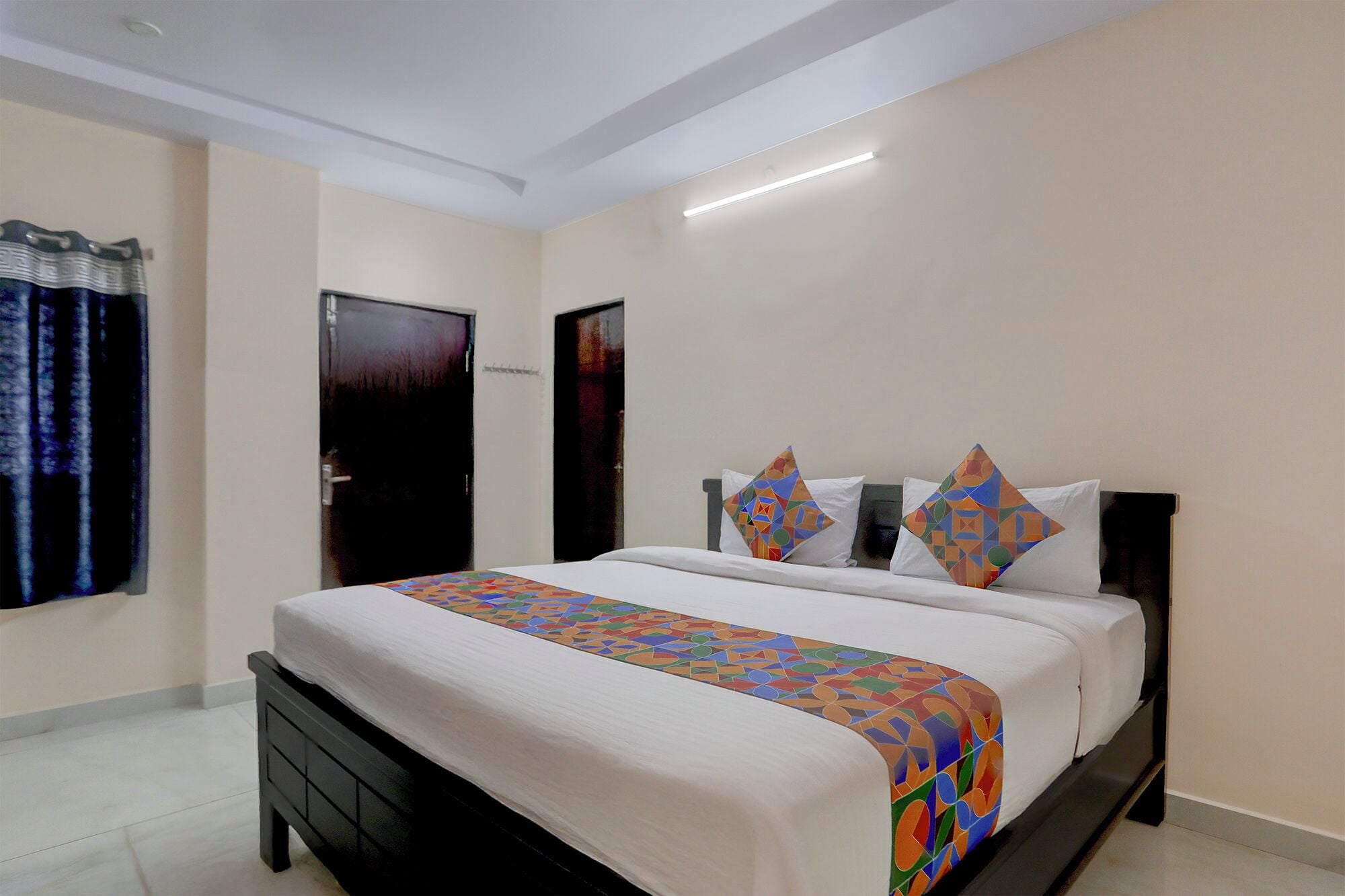 Egyptian cotton sheets, premium bedding, free WiFi, bed sheets