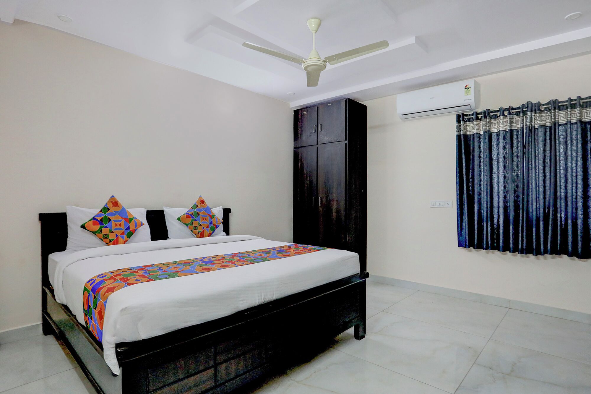 ห้องดีลักซ์ | ผ้าปูที่นอนฝ้ายอียิปต์, เครื่องนอนระดับพรีเมียม, Wi-Fi ฟรี, ผ้าปูที่นอน