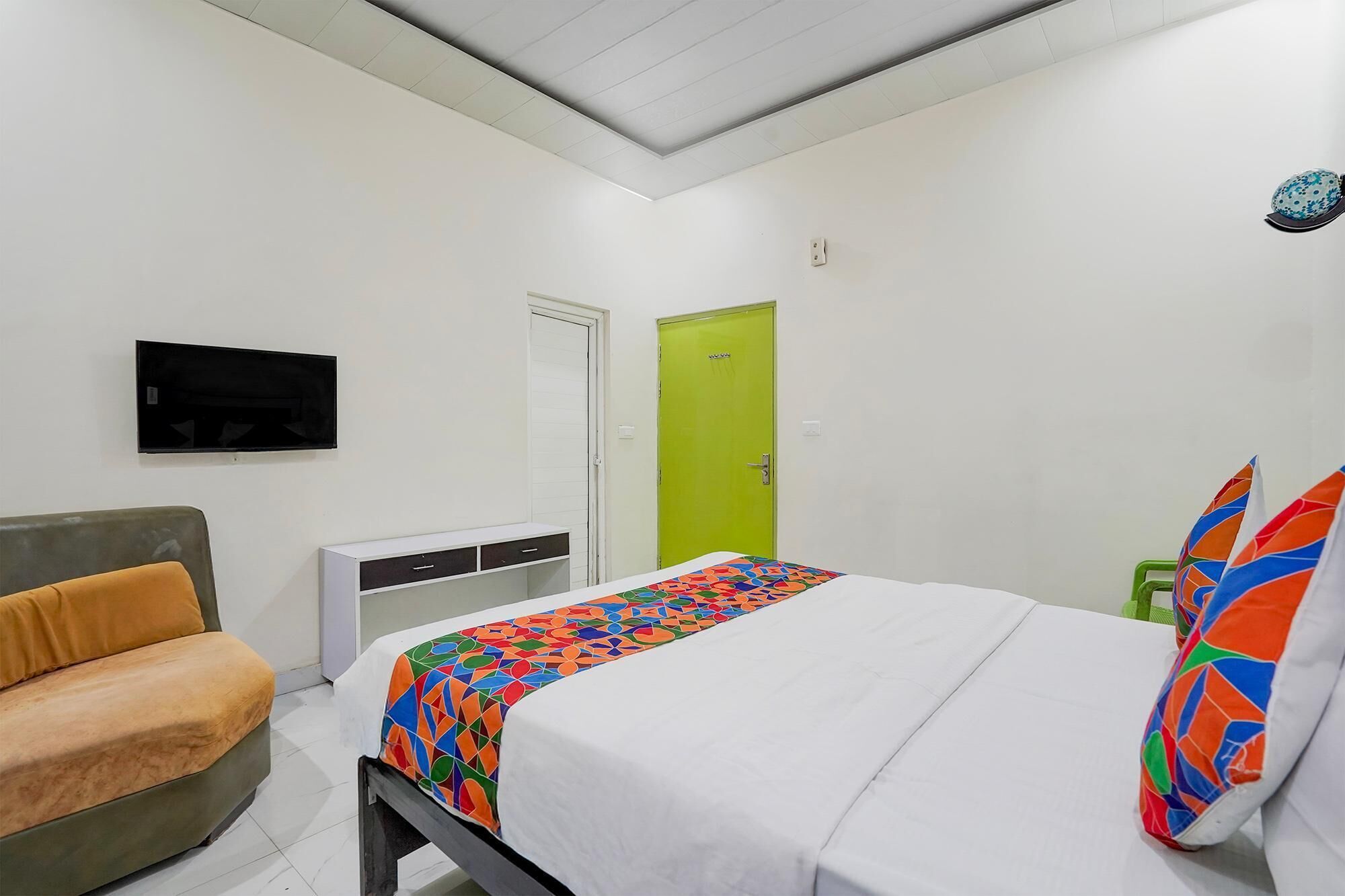 Egyptian cotton sheets, premium bedding, in-room safe, free WiFi