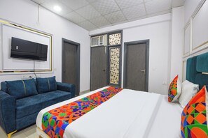 Egyptian cotton sheets, premium bedding, in-room safe, free WiFi