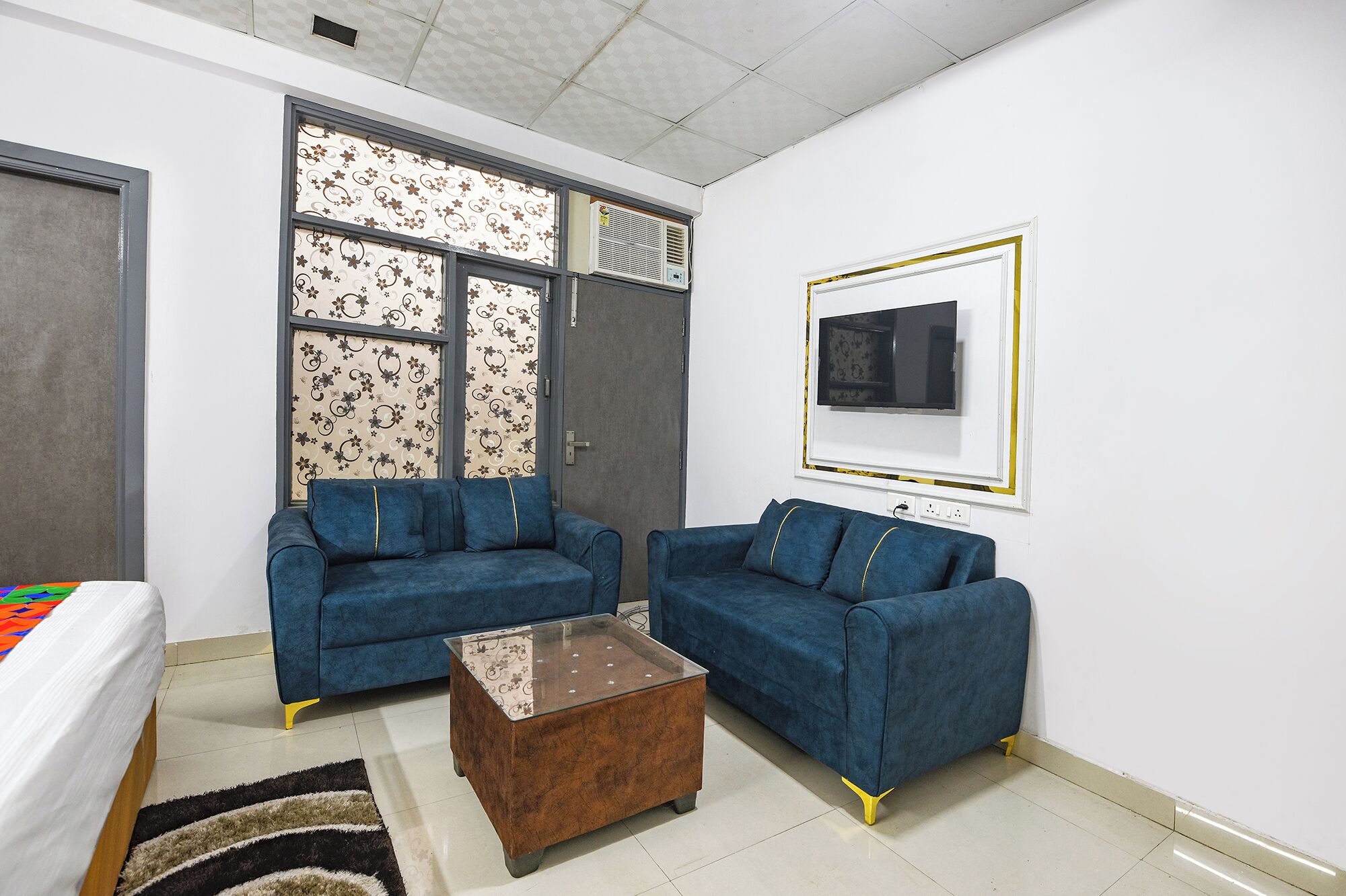 Egyptian cotton sheets, premium bedding, in-room safe, free WiFi