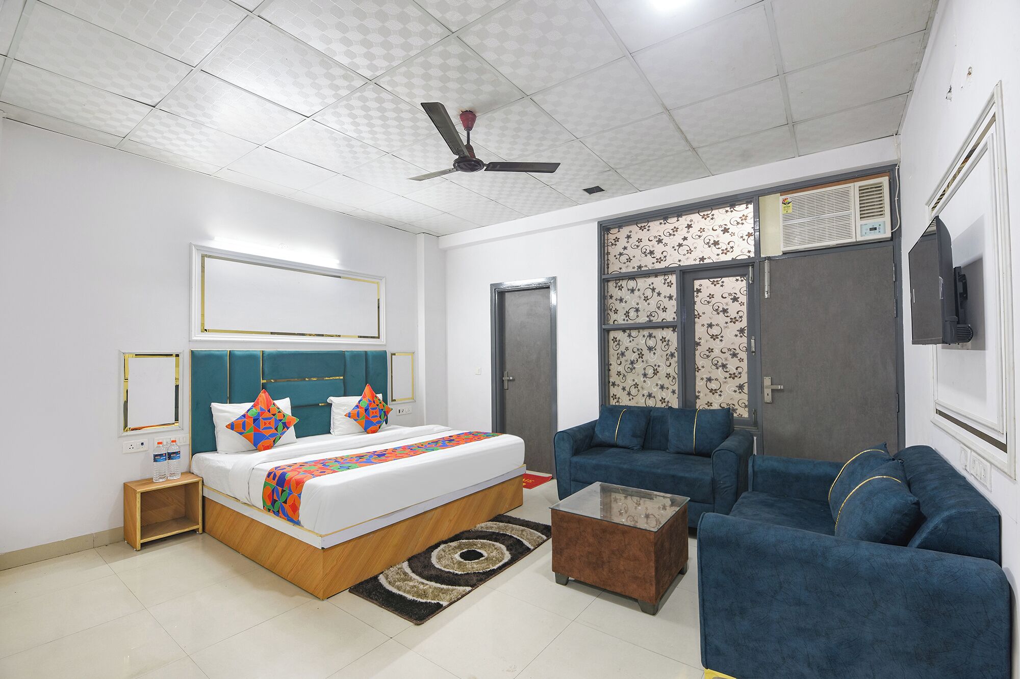 Egyptian cotton sheets, premium bedding, in-room safe, free WiFi