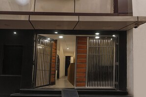 Overnatningsstedets indgangsparti