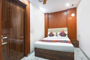 Egyptian cotton sheets, premium bedding, in-room safe, free WiFi - Via The Arrow (New Delhi)