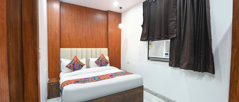 Egyptian cotton sheets, premium bedding, in-room safe, free WiFi