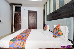 Egyptian cotton sheets, premium bedding, in-room safe, free WiFi - Fabhotel Park Avenue (Lucknow)