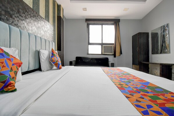 Egyptian cotton sheets, premium bedding, in-room safe, free WiFi - Fabhotel Park Avenue (Lucknow)