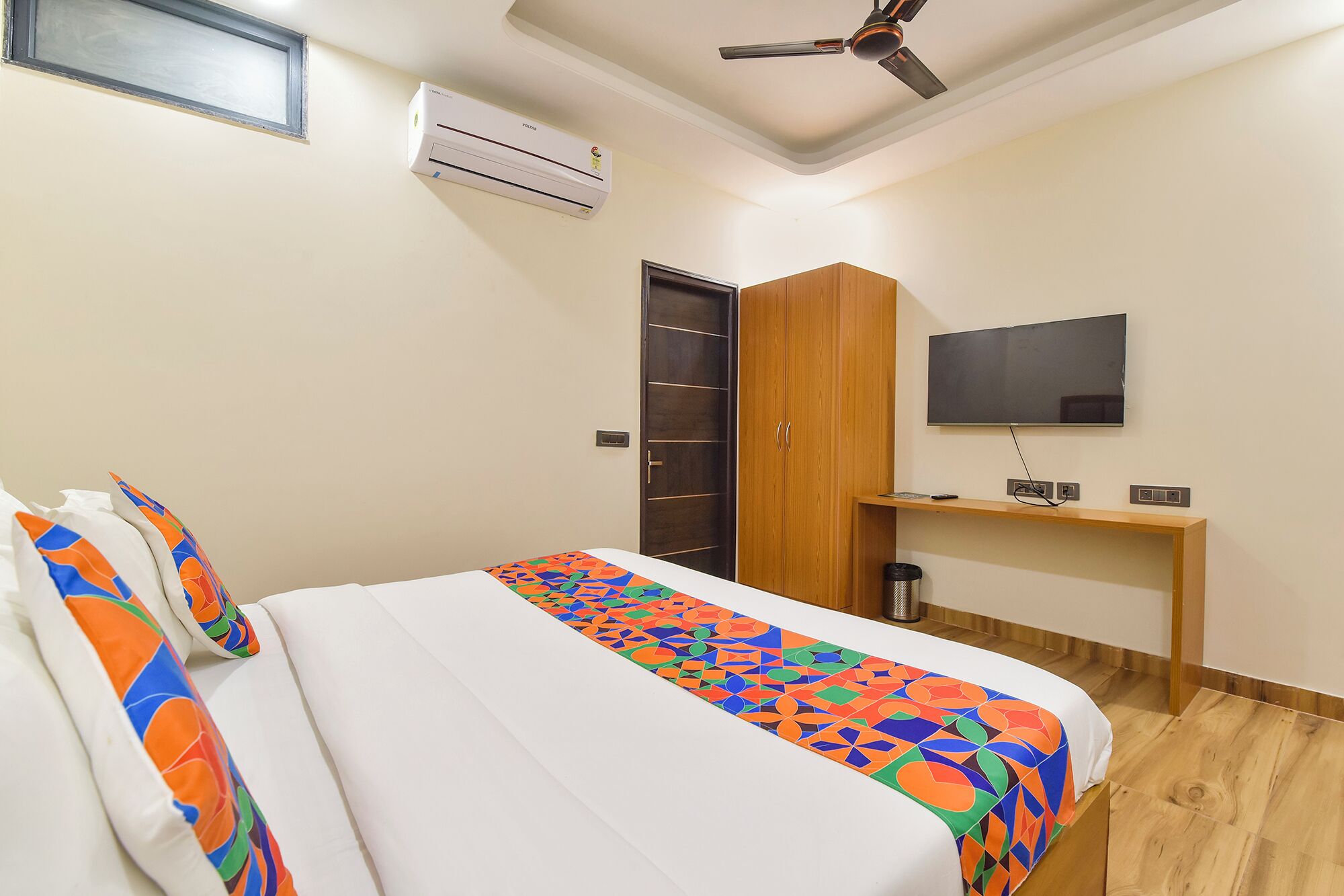 Egyptian cotton sheets, premium bedding, in-room safe, free WiFi