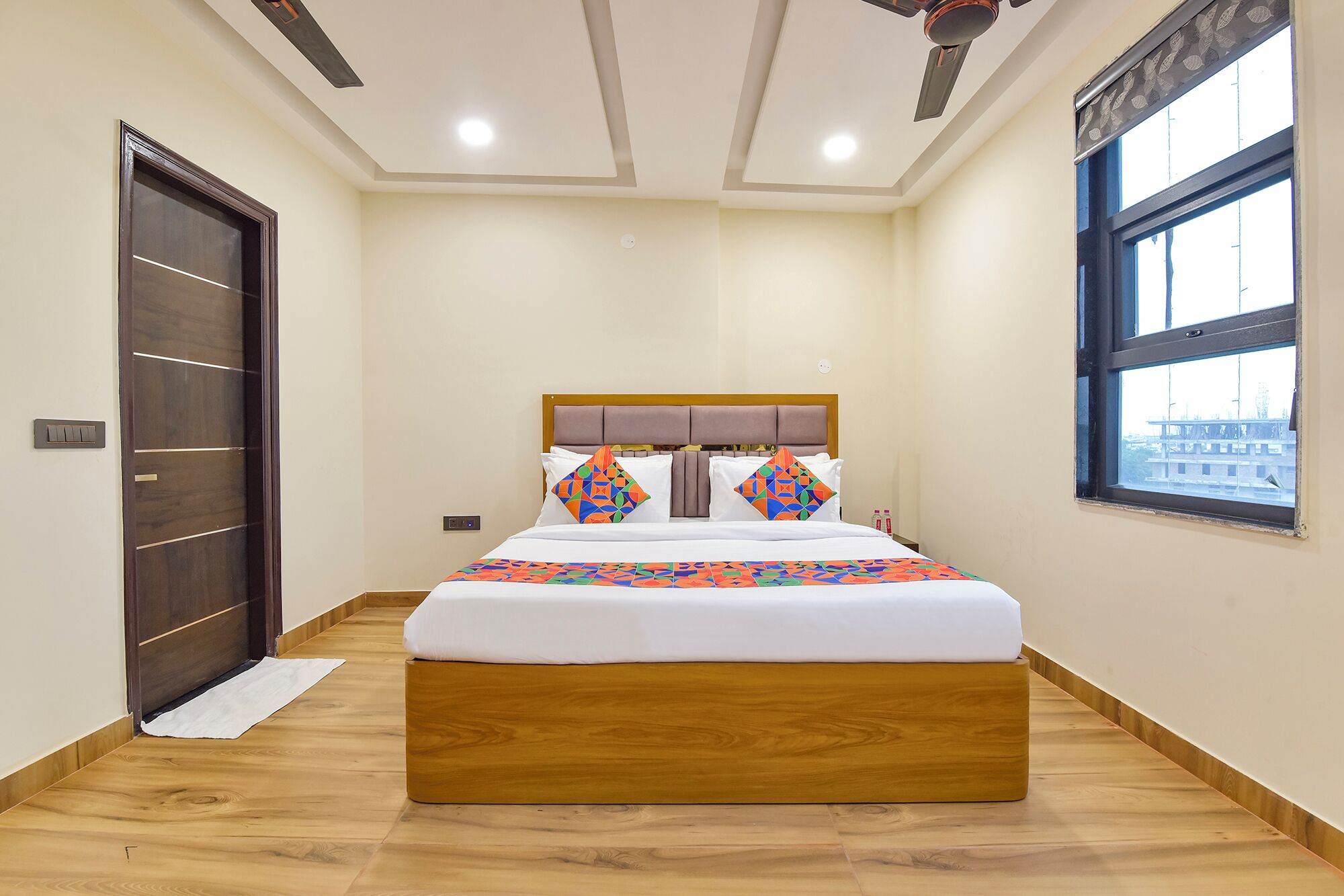 Egyptiske bomuldslagner, premium-sengetøj, pengeskab på værelset