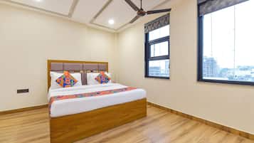 Egyptian cotton sheets, premium bedding, in-room safe, free WiFi