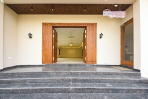 Property entrance - Fabhotel Kings 3 Farm (Ludhiana)