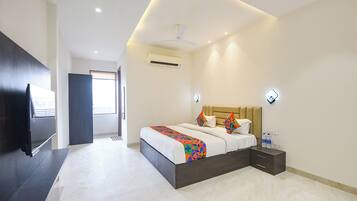 Egyptian cotton sheets, premium bedding, in-room safe, free WiFi