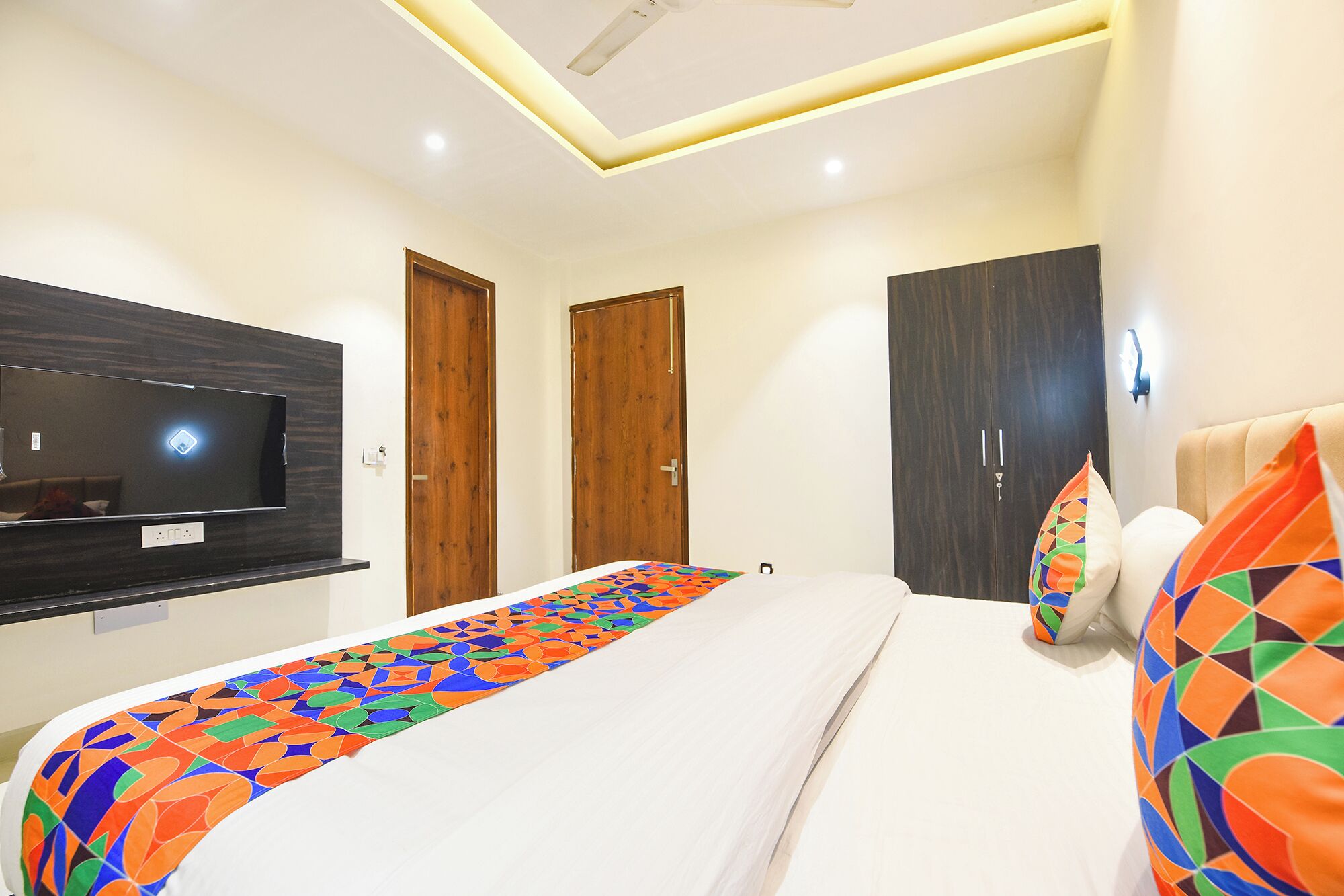 Egyptian cotton sheets, premium bedding, in-room safe, free WiFi