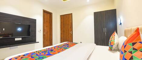 Egyptian cotton sheets, premium bedding, in-room safe, free WiFi