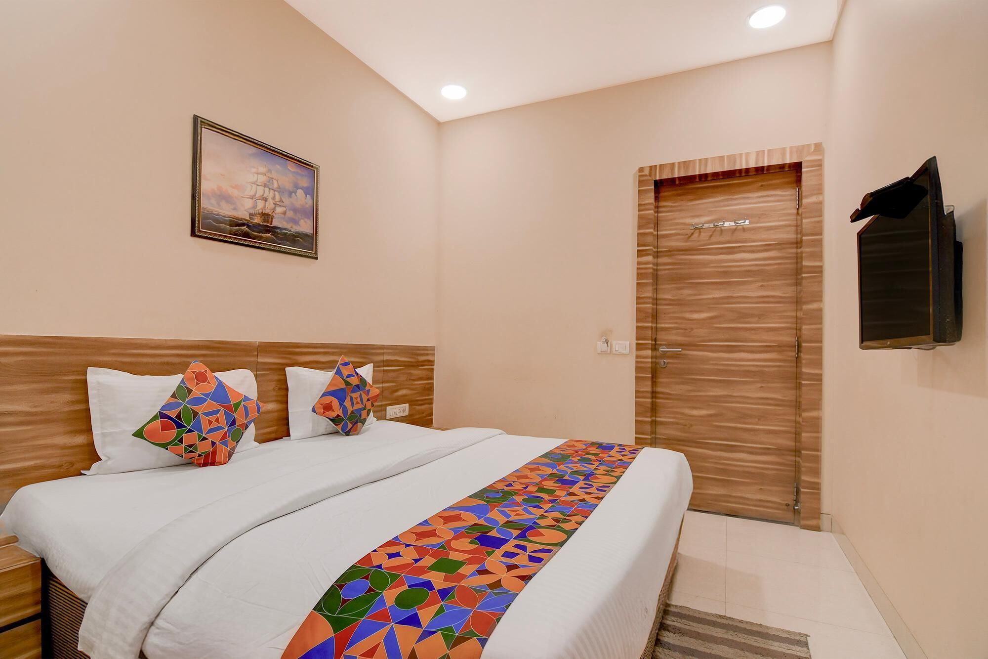 Egyptian cotton sheets, premium bedding, in-room safe, free WiFi