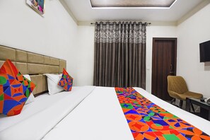 Egyptian cotton sheets, premium bedding, in-room safe, free WiFi - Fabhotel Canal View (Ludhiana)