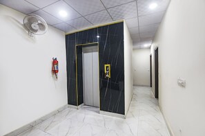 Lift - Fabhotel Canal View (Ludhiana)