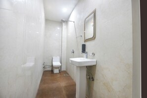 Bruser, brusehoved med spredningseffekt, gratis toiletartikler