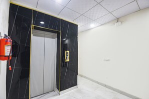 Lift - Fabhotel Canal View (Ludhiana)